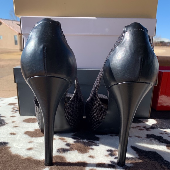 Guess Heels - Picture 3 of 6